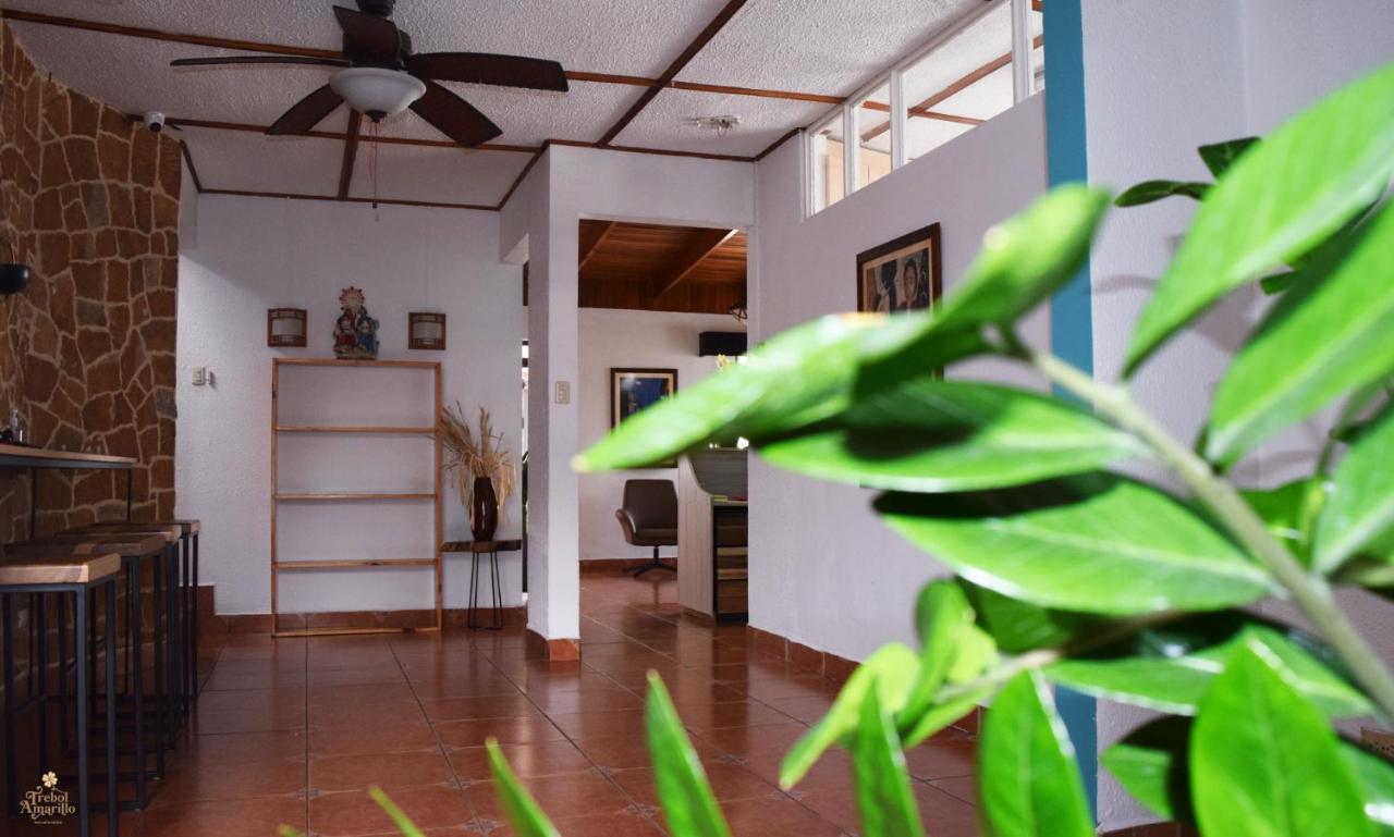 Trebol Amarillo Bed & Breakfast Escazu Bagian luar foto