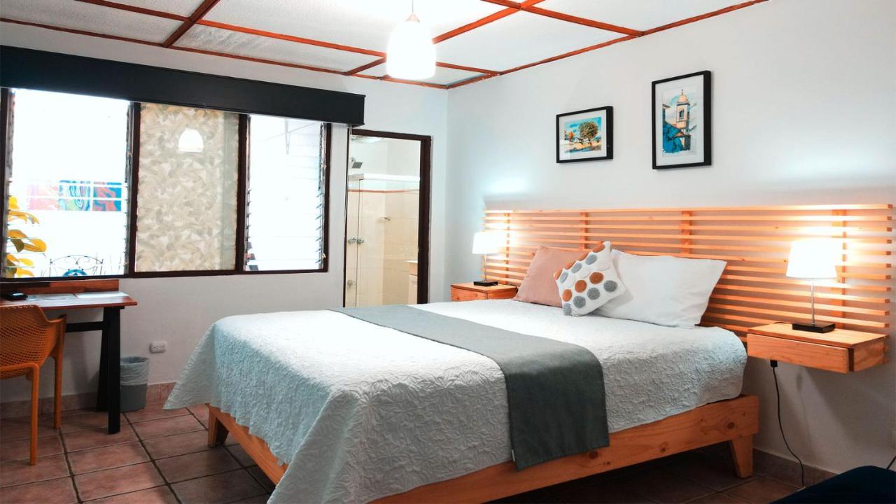 Trebol Amarillo Bed & Breakfast Escazu Bagian luar foto