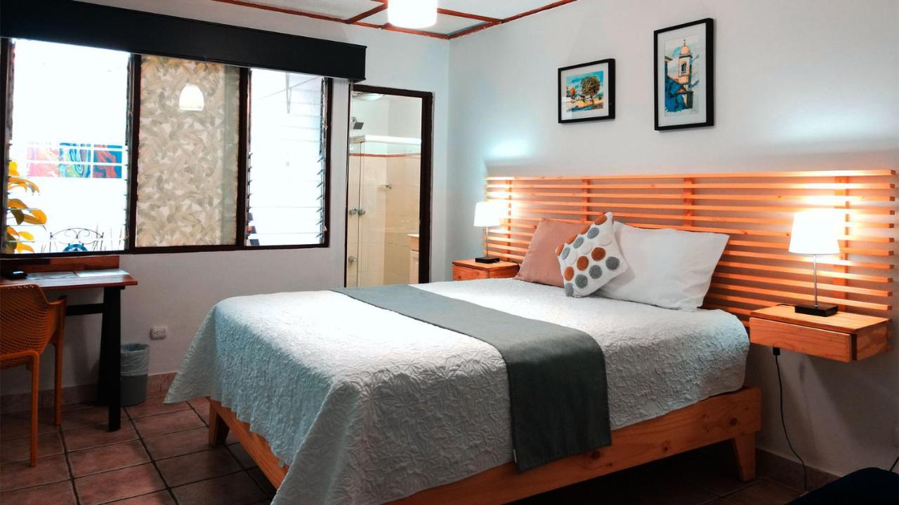 Trebol Amarillo Bed & Breakfast Escazu Bagian luar foto