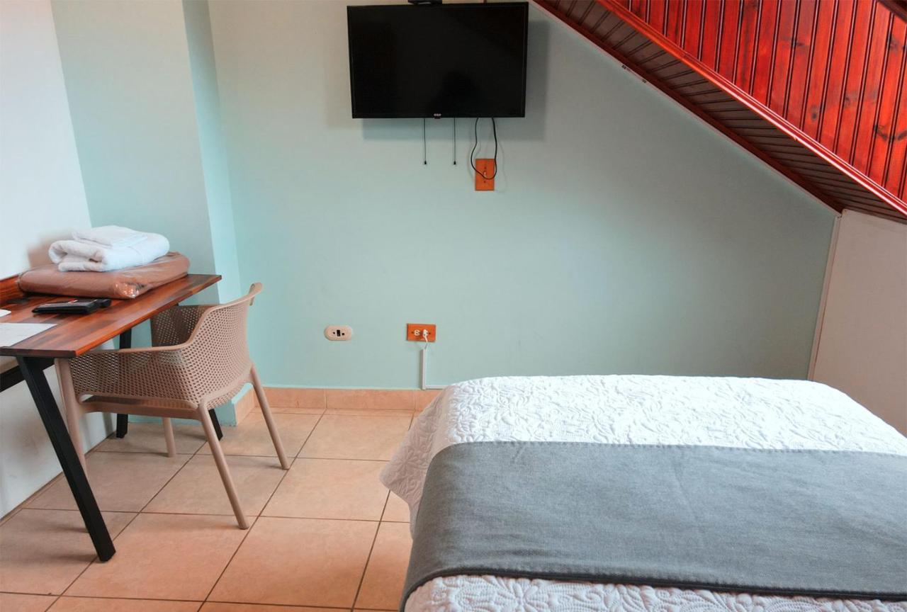 Trebol Amarillo Bed & Breakfast Escazu Bagian luar foto