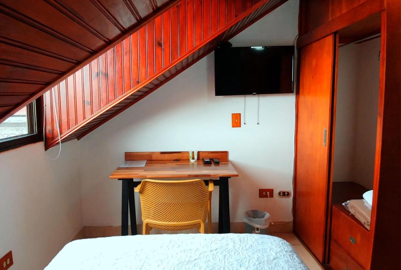 Trebol Amarillo Bed & Breakfast Escazu Bagian luar foto