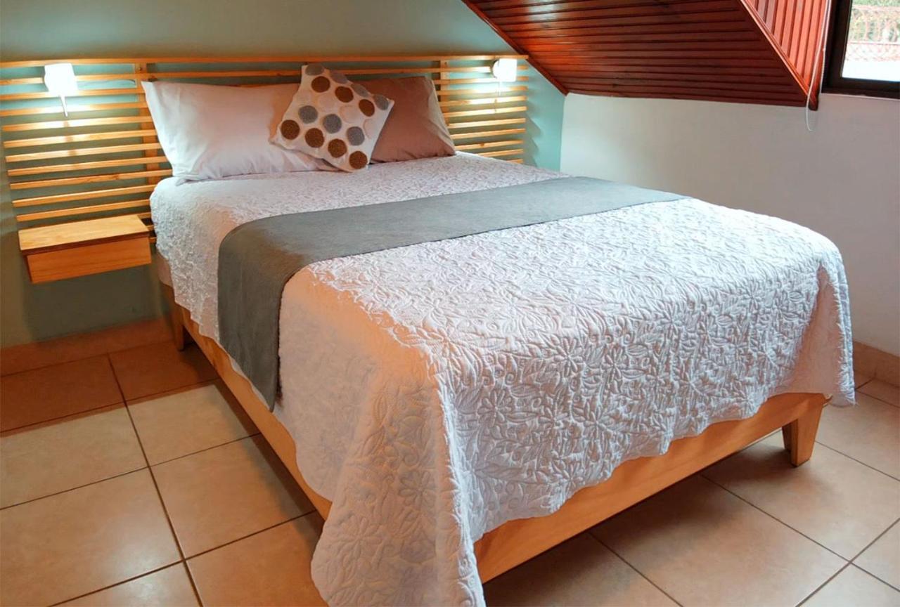 Trebol Amarillo Bed & Breakfast Escazu Bagian luar foto