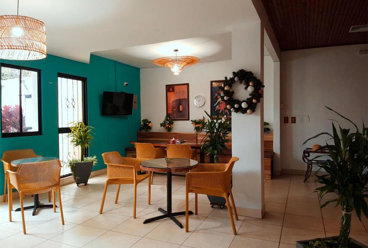 Trebol Amarillo Bed & Breakfast Escazu Bagian luar foto