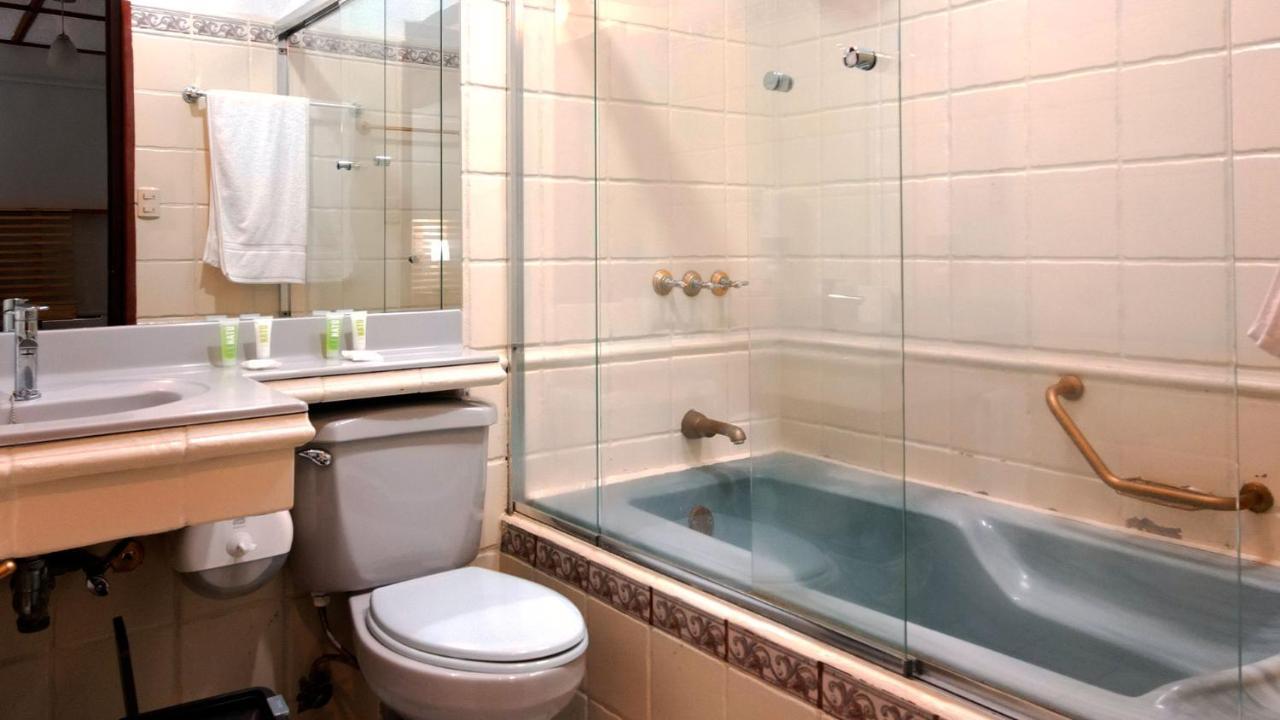 Trebol Amarillo Bed & Breakfast Escazu Bagian luar foto