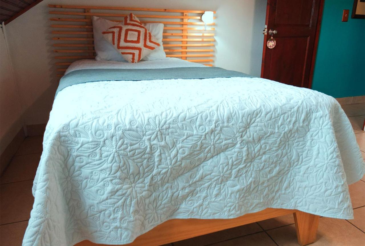 Trebol Amarillo Bed & Breakfast Escazu Bagian luar foto