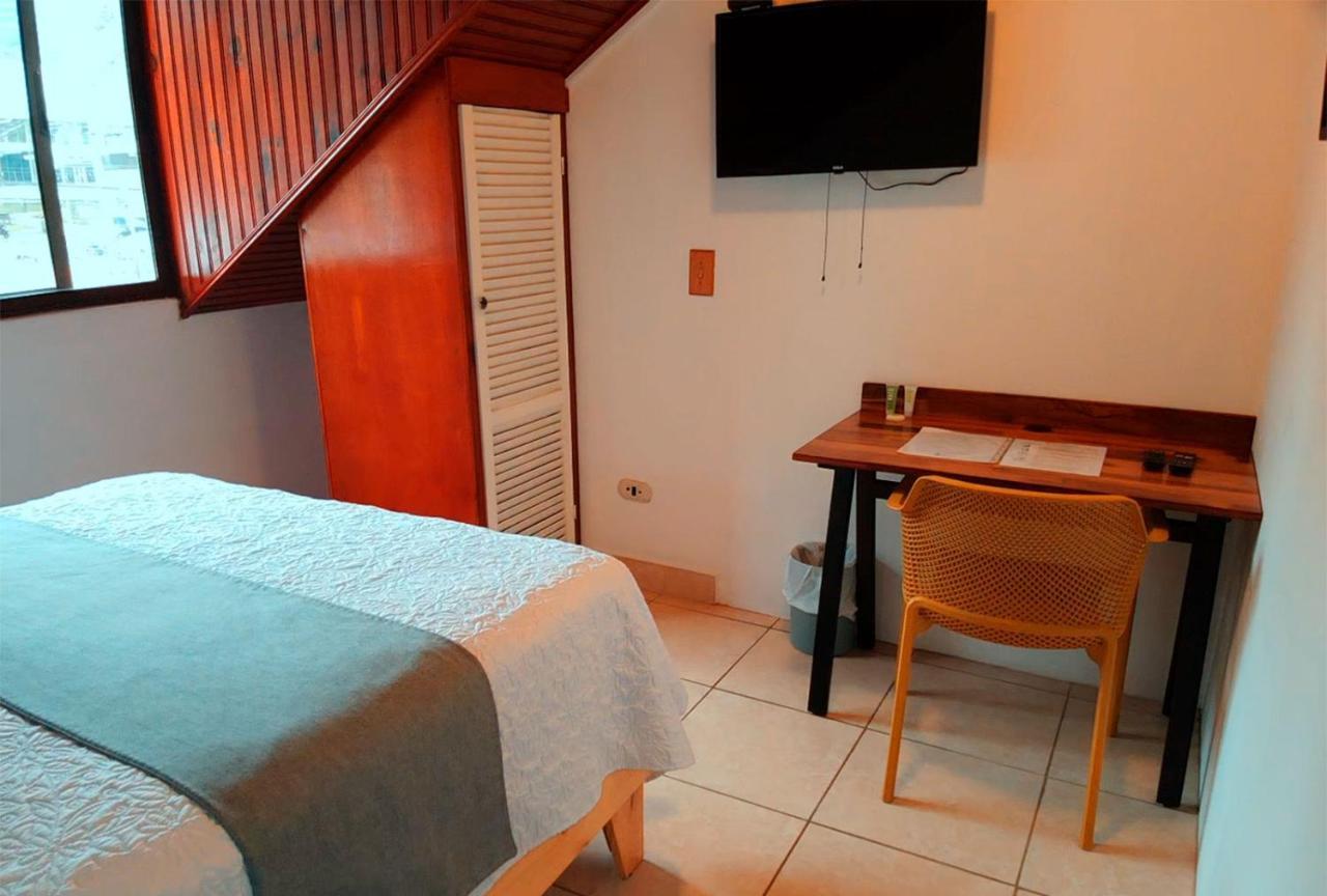 Trebol Amarillo Bed & Breakfast Escazu Bagian luar foto