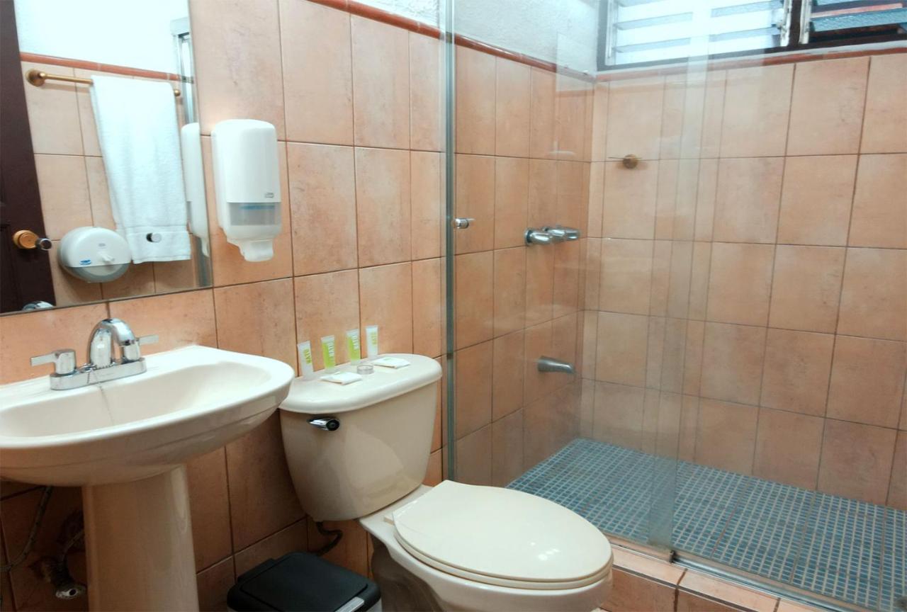 Trebol Amarillo Bed & Breakfast Escazu Bagian luar foto