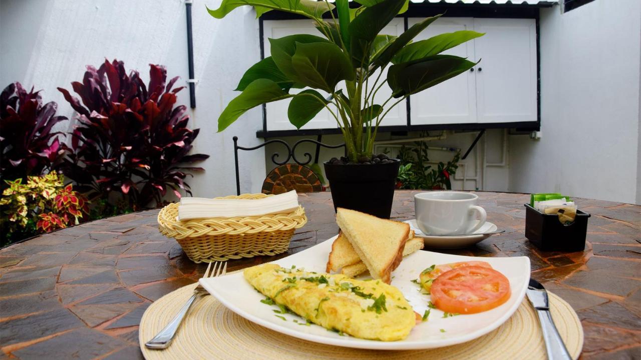 Trebol Amarillo Bed & Breakfast Escazu Bagian luar foto