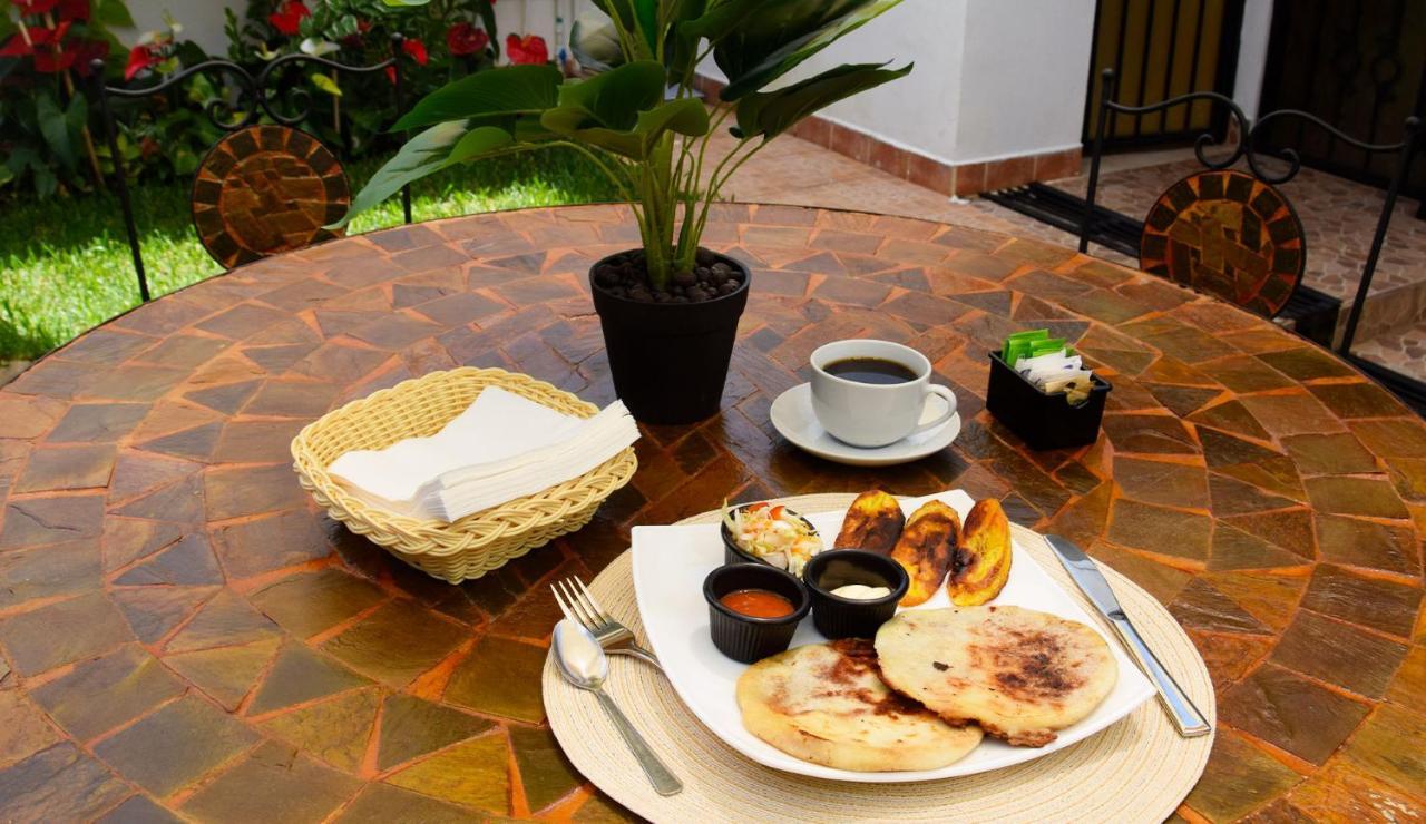 Trebol Amarillo Bed & Breakfast Escazu Bagian luar foto