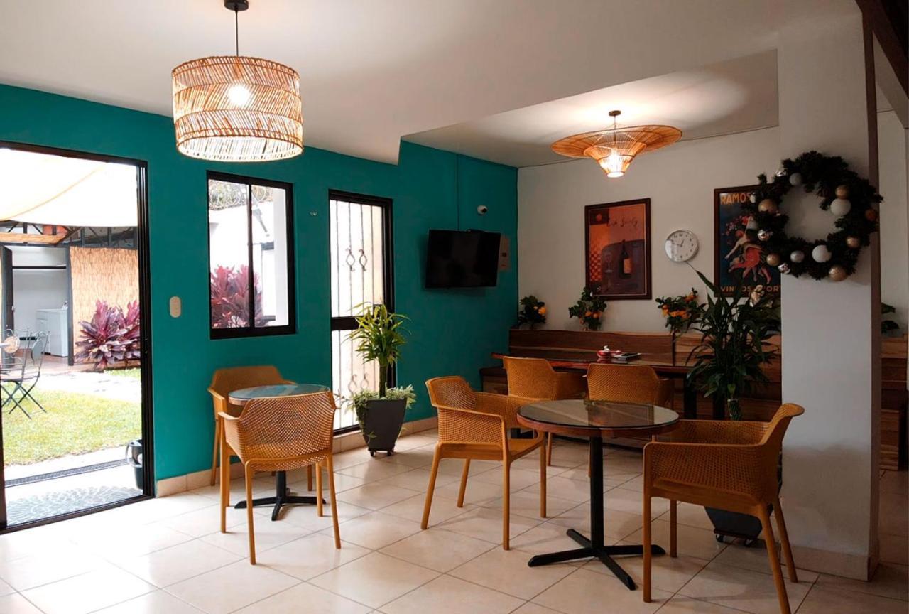 Trebol Amarillo Bed & Breakfast Escazu Bagian luar foto