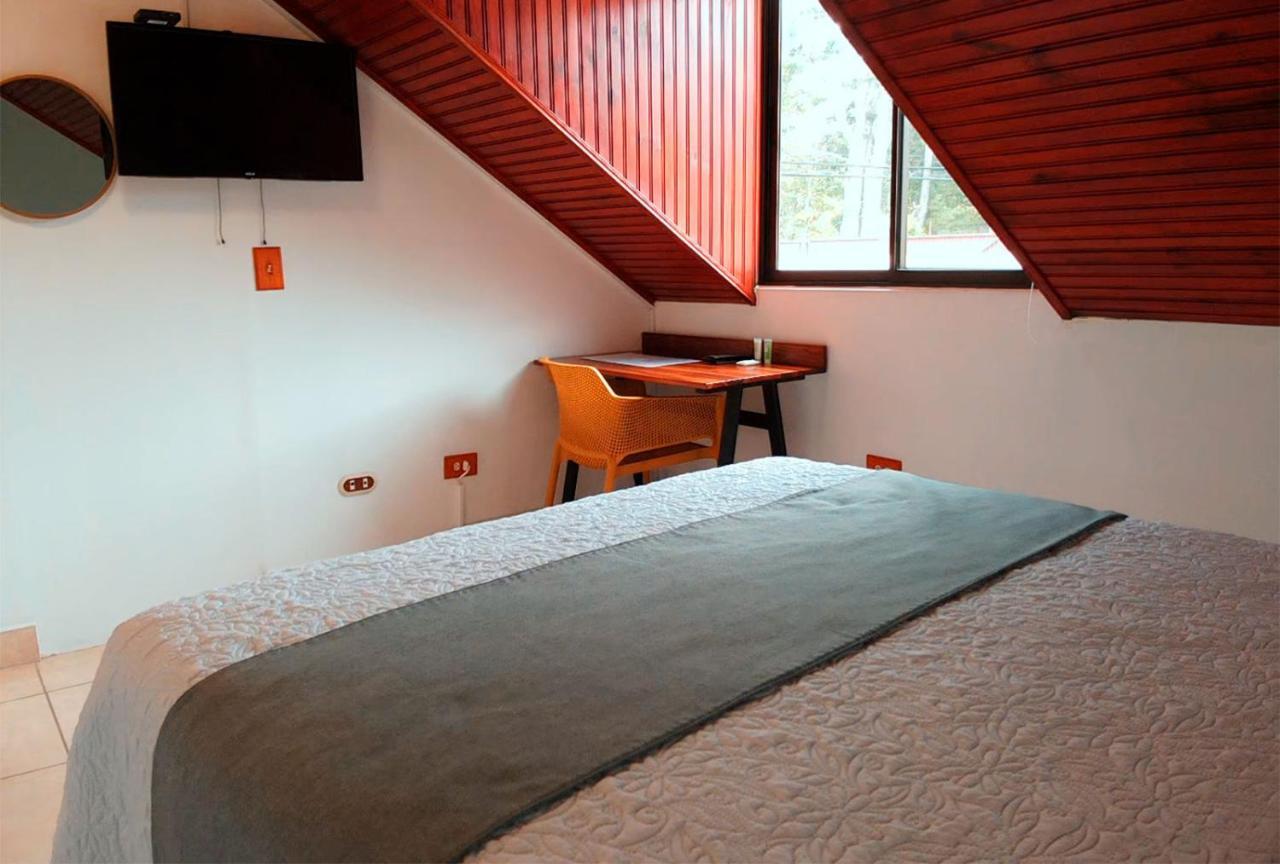 Trebol Amarillo Bed & Breakfast Escazu Bagian luar foto